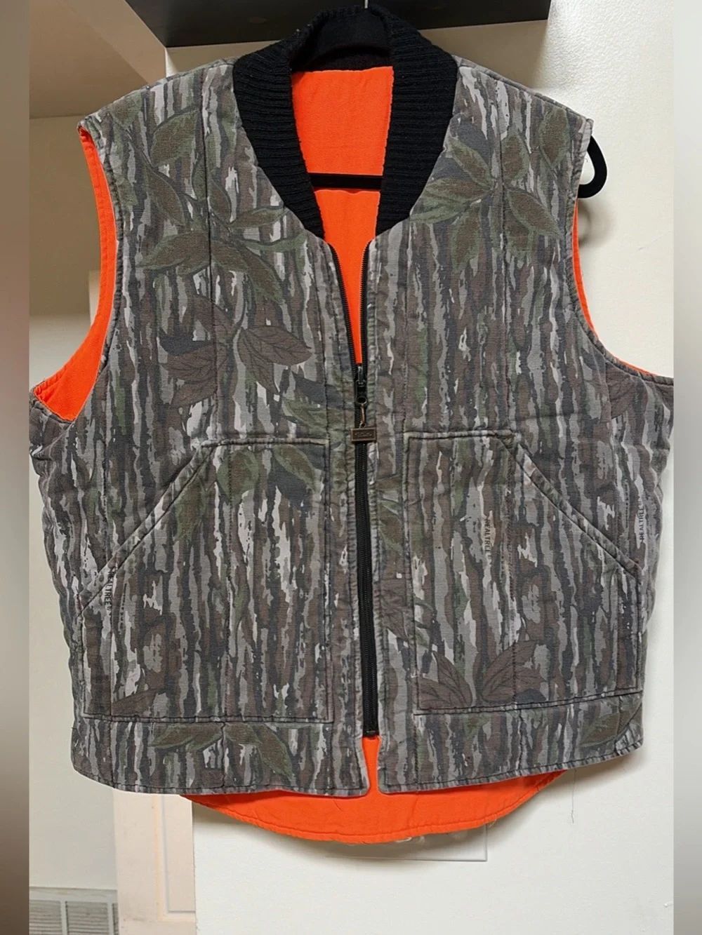 Vintage Walls realtree Blizzard-Pruf Reversible Camo Hunting Vest, Size Larg